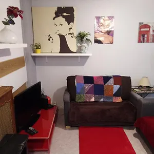  Appartement Familial Pour 2,3,4 Personnes De 44m2- Accessible Handic -rez De Chaussee-vues Sur Rue Et Patio Prive - Sejour, Separee-cuisine,salle De Bain,lit Double Et Canape-lit 2pers-entree De La Rue Berzelius-5 Minutes Du Metro Brochant-lig